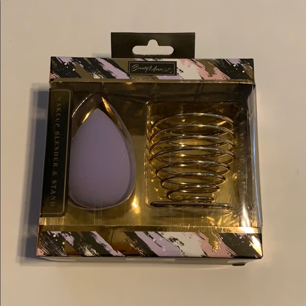 Makeup Blender & Stand - Picture 2 of 3